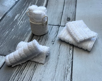 Basket and towel bundle | Mini basket of rolled towels | set of 4 towels | Dolls house modern miniature | bathroom decor accessories | scale