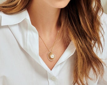 Freshwater Pearl Seashell Necklace in 14K Gold