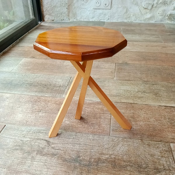 Tabouret pour plante moderne en bois massif personnalisable fait main, petite table d'appoint ou chevet original, naturel et élégant