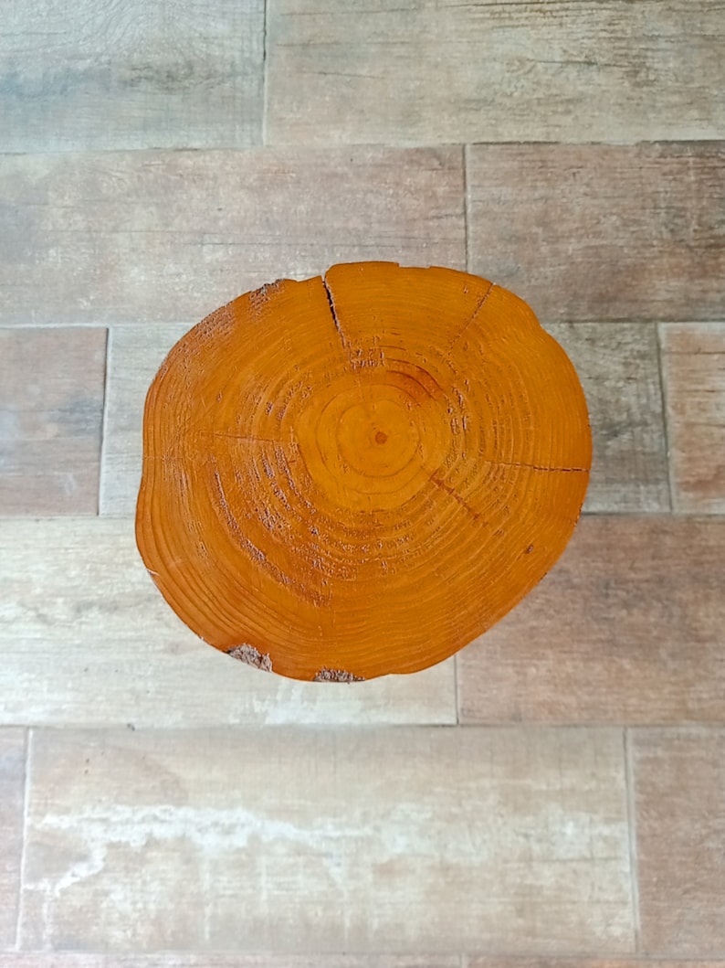 Tabouret rustique en bois fait main, table d'appoint massif naturel et élégant image 5