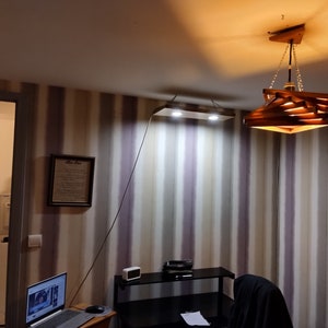 Suspensión de madera de castaño con focos LED, lámparas de tablón hechas a mano, luz suave, amable y agradable a la vista. imagen 6