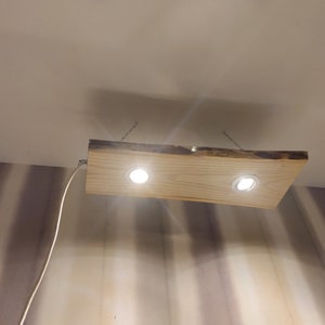 Suspensión de madera de castaño con focos LED, lámparas de tablón hechas a mano, luz suave, amable y agradable a la vista. imagen 2