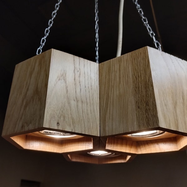 Lampada a sospensione "alveare" in legno con faretti LED, ideale per il tavolo della sala da pranzo, cucina, illuminazione artigianale realizzata con assi di rovere massello.