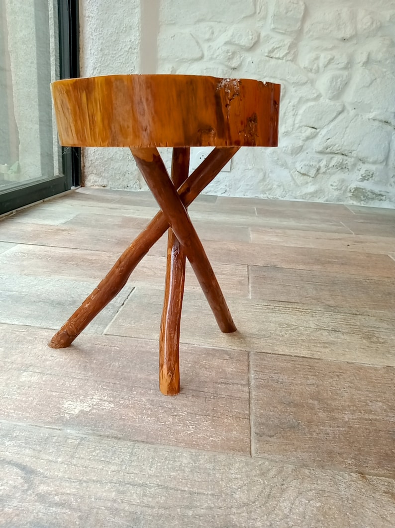 Tabouret rustique en bois fait main, table d'appoint massif naturel et élégant image 2