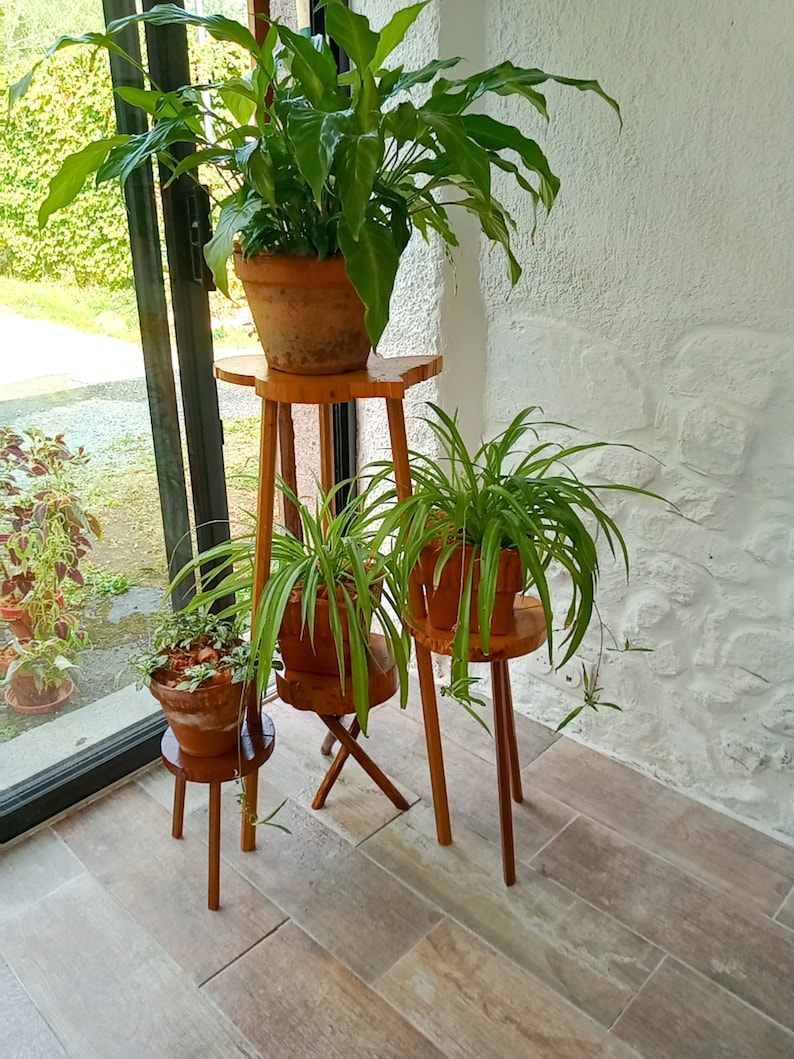 Tabouret rustique en bois fait main, table d'appoint massif naturel et élégant image 7