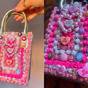 Fake Cake Purse Bag ~ Rosa y Blanco ~ con Sprinkles y Caramelos - Bolsa Metálica