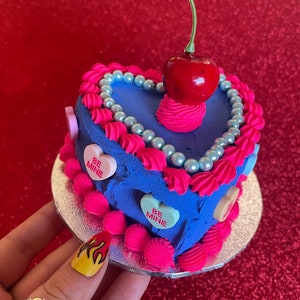 Mini Fake Kuchenherz ~ Pink + Dunkelblau ~ Be Mine Candy + Kirsche