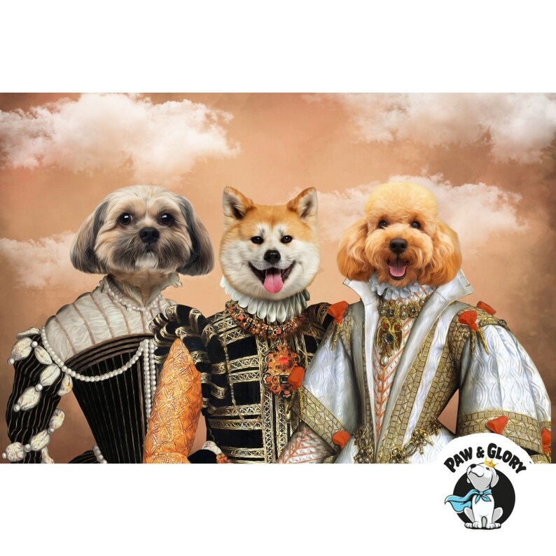 Pode incluir: Retrato digital de tr&ecirc;s c&atilde;es vestidos com trajes renascentistas. Um Shih Tzu, um Akita e um Poodle, cada um com roupas reais e express&otilde;es distintas. O fundo &eacute; um c&eacute;u suave e nublado, com o logotipo Paw & Glory no canto inferior direito.