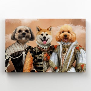 Pode incluir: Impress&atilde;o em tela com tr&ecirc;s c&atilde;es vestidos com trajes renascentistas. Apresenta um Shih Tzu, um Akita e um Poodle, cada um com coleiras ornamentadas e roupas de &eacute;poca. O fundo &eacute; um c&eacute;u quente e nublado. A obra de arte &eacute; rica em detalhes e cores.