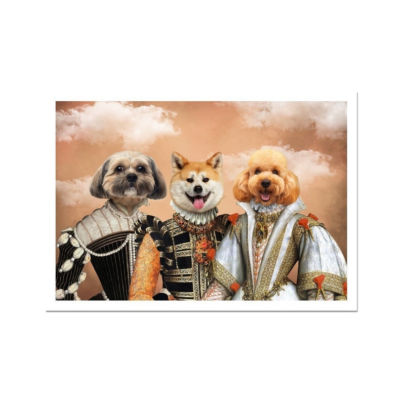 Pode incluir: Retrato digital de tr&ecirc;s c&atilde;es vestidos com trajes renascentistas. Um Shih Tzu, um Akita e um Poodle posam em frente a um c&eacute;u nublado. Eles usam vestidos elaborados e colares com joias.