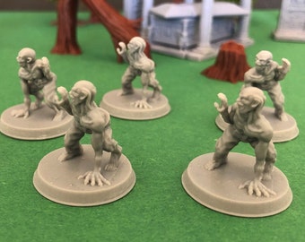 Puede incluir: Seis figuras en miniatura de plástico gris de zombis con manos con garras y dientes largos y afilados. Las figuras están en una variedad de posturas dinámicas y están de pie sobre bases redondas grises.
