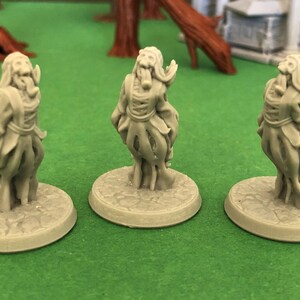 Wraiths och Banshee | 28 mm (D&D) Odöda fiendearméminiatyrer | Bordsrollspel Banshee Set (3pcs)