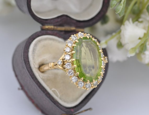Vintage 18ct Gold Peridot & Diamond Halo Ring - S… - image 1