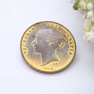 Antieke 1854 Victoria One Penny Coin Broche Grote verklaring koperen muntsieraden Gouden toon afbeelding 4