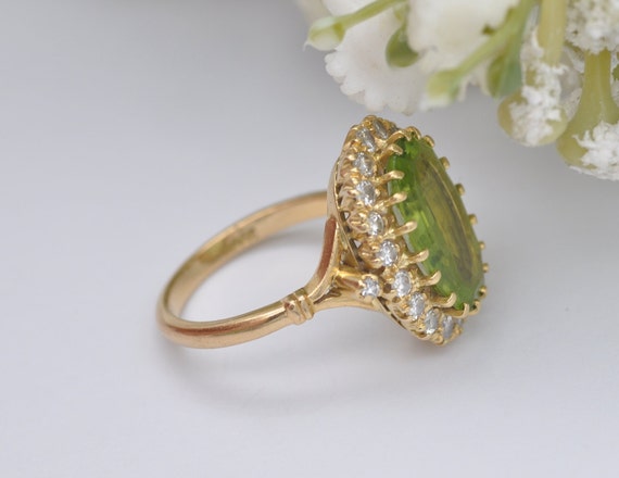 Vintage 18ct Gold Peridot & Diamond Halo Ring - S… - image 4