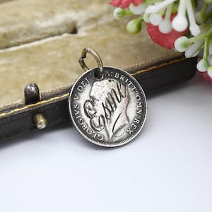 Pingente antigo de prata esterlina Love Token Esme Sixpence Coin Charm 1917 George V - Presente personalizado Esmé | Pingente com nome gravado à mão
