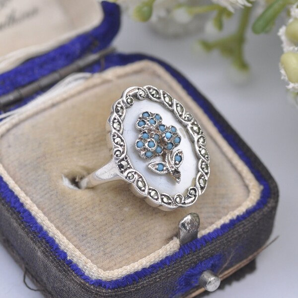 Bague robe kitsch vintage en argent sterling nacre marcassite avec un motif floral - Taille UK - L 1/2 | Taille US - 6