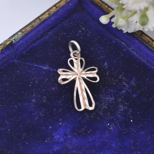 Vintage 9ct White Gold Cross Pendant with Diamond Cut Design