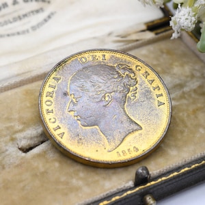 Antieke 1854 Victoria One Penny Coin Broche Grote verklaring koperen muntsieraden Gouden toon afbeelding 1