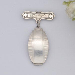 Broche colgante de medallón de plata de ley antiguo - Medallón colgante inusual / Betty con inscripción / Motor girado