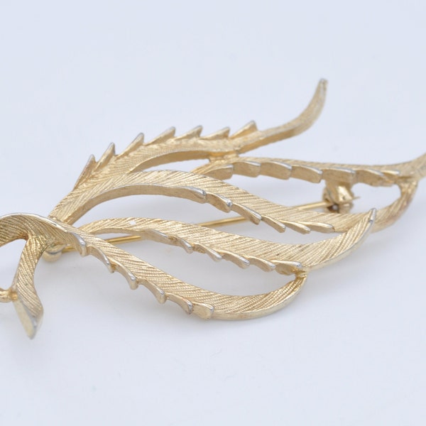 Vintage SARAH COVENTRY Gold Tone Leaf Brooch - Mid-Century / Sarah Cov / Canada / Floral / Leaf Design / Nature