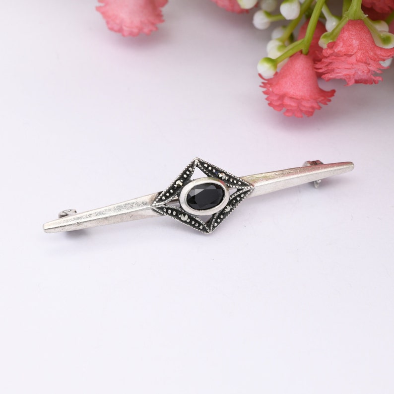 Vintage Sterling Silver Bar Brooch with Faceted Onyx and Marcasite Art Deco Style zdjęcie 1