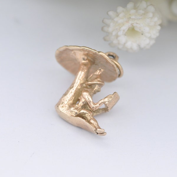 Vintage 9ct Gold Wizard Reading Under Mushroom Charm Pendant - Fairy Folklore