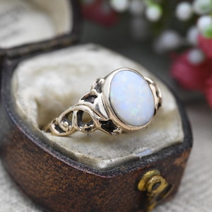Vintage 9ct Gold Opal Ring 1979 - White Gemstone Pretty Solitaire | Colourful Opal Jewellery Vine Leaves | UK Size - P | US Size - 7 3/4