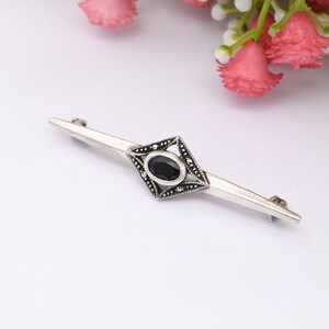 Vintage Sterling Silver Bar Brooch with Faceted Onyx and Marcasite Art Deco Style zdjęcie 4