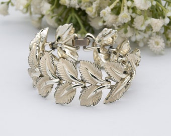 Classic Vintage 1950-60s Coro GoldTone Rhinestone Leaf