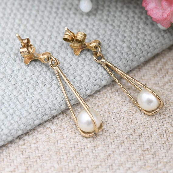 Vintage Gold Faux Pearl Tear Drop Earrings