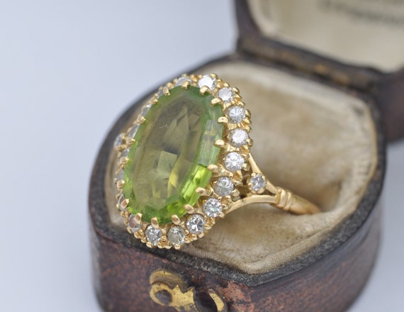 Vintage 18ct Gold Peridot & Diamond Halo Ring - S… - image 10