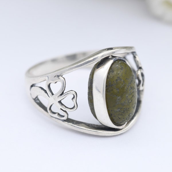 Vintage Irish Sterling Silver Spinner Ring with Connemara Marble - Openwork Clover Shoulders | Dublin Ireland | UK Size - O 1/2 | US - 7 1/4