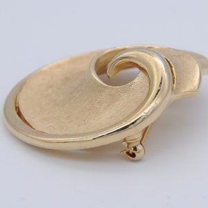 Vintage Gold Tone Crown Trifari Brooch Mid-Century / 1960s / 60s / Stylised / Swirl image 5