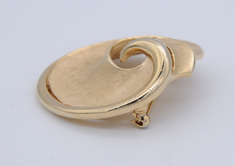 Vintage Gold Tone Crown Trifari Brooch Mid-Century / 1960s / 60s / Stylised / Swirl image 5