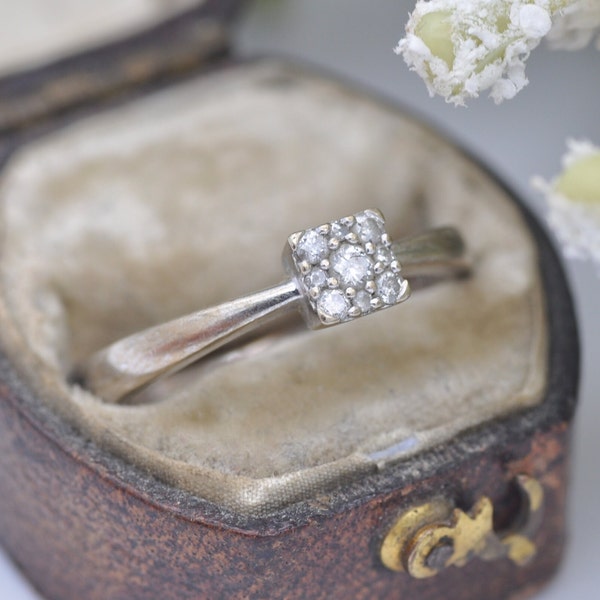 Vintage 9ct White Gold Diamond Engagement Ring - 0.15 Carats | UK Size - O | US Size - 7