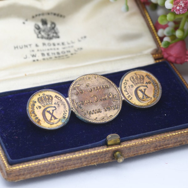 vintage Love Token bronze Islande pièce de monnaie broche avec trois pièces Christian X - 1938 1940 1 Eyrir | Gravure à la main de June par papa, juin 1941