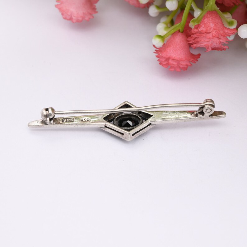 Vintage Sterling Silver Bar Brooch with Faceted Onyx and Marcasite Art Deco Style zdjęcie 5