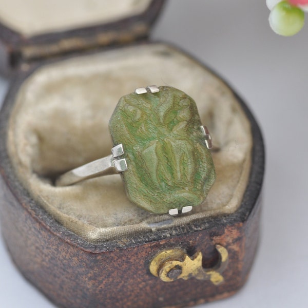 Antique Art Deco 9ct White Gold Ring with Early Plastic Green Stone - Unusual Egyptian Revival Style | UK Size - N | US Size - 6 3/4