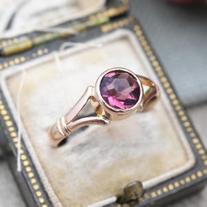 Antique Edwardian 9ct Gold Ring with Purple Paste Stone 1912 - Antique Rose Gold Bezel Glass Stone Ring | UK Size - P | US Size - 7 3/4