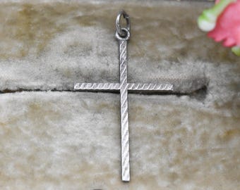 Broche Ou Pendentif Croix Vintage En Métal Argenté Texturé - Repeint Multicolore, Occasion Unique