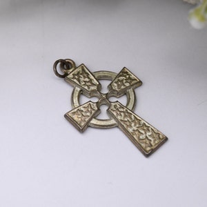 Vintage Sterling Silver Celtic Cross Pendant with Pretty Star Design - Ringed Cross | True Vintage Religious Jewellery