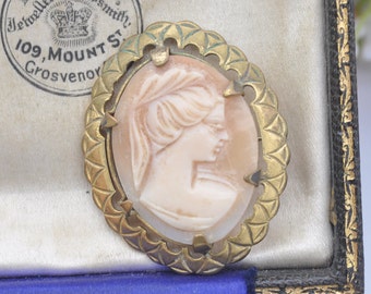 Magnifique Broche Camée En Corail Blanc Avec Portrait De Femme - Bijou Ancien Et élégant
