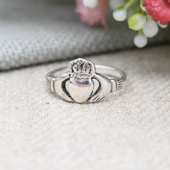 Vintage Sterling Silver Claddagh Ring Irish Symbol Hands Holding Heart Ring Small Size Pinkie or Midi Ring UK Size G US 3 1 4 Etsy Canada