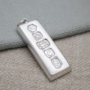 Vintage Sterling Silver Ingot Pendant 1977 Queen Elizabeth II Silver Jubilee Stamp - Hallmarked RC Carrs of Sheffield | Mid-Century Necklace