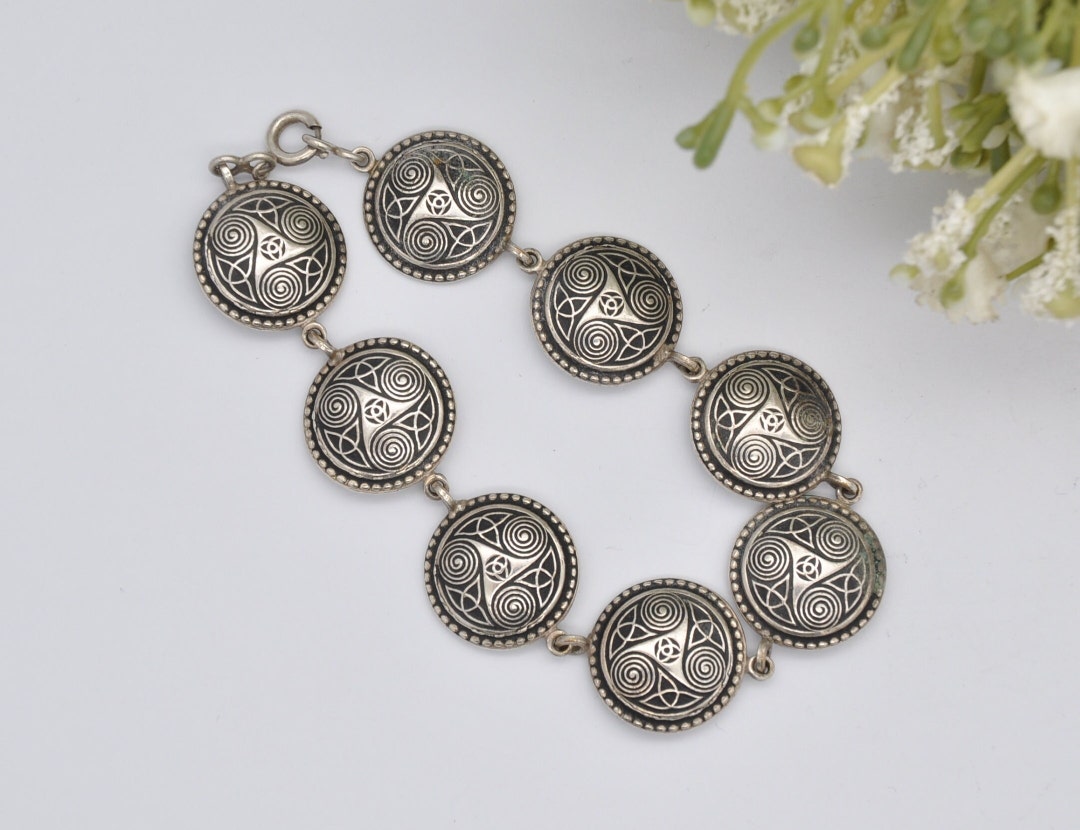 Clip Breton Breiz Bepred - Triskel En Métal Argenté, Diamètre 1.8 Cm, Occasion
