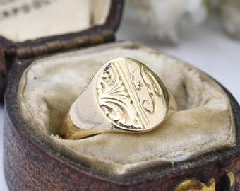 Vintage 9ct Gold Signet Ring 1990 - Detailed Engraved Design | Initial P | Signet Pinkie Ring | UK Size - G 1/2 | US Size - 3 1/2