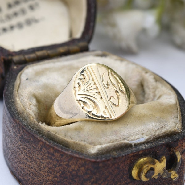 Vintage 9ct Gold Signet Ring 1990 - Detailed Engraved Design | Initial P | Signet Pinkie Ring | UK Size - G 1/2 | US Size - 3 1/2