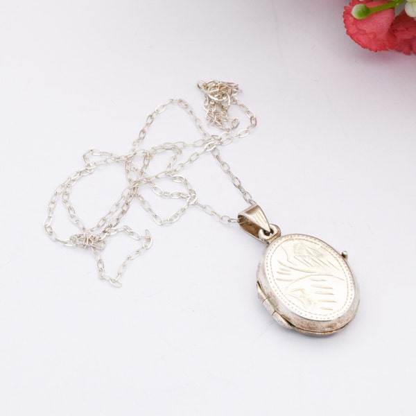 Vintage Sterling Silver Locket Pendant Necklace with Engraved Design - Small Chunky Oval Shape | Trace Chain