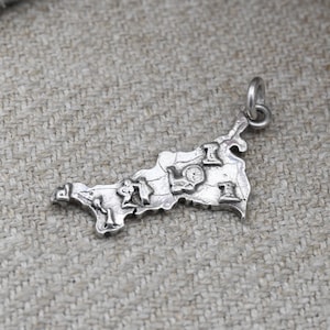 Colgante vintage de plata de ley con el mapa de Cornualles, recuerdo. Pulsera conmemorativa turística de plata 925. Álbum de recortes/Regalo de joyería de Cornualles.